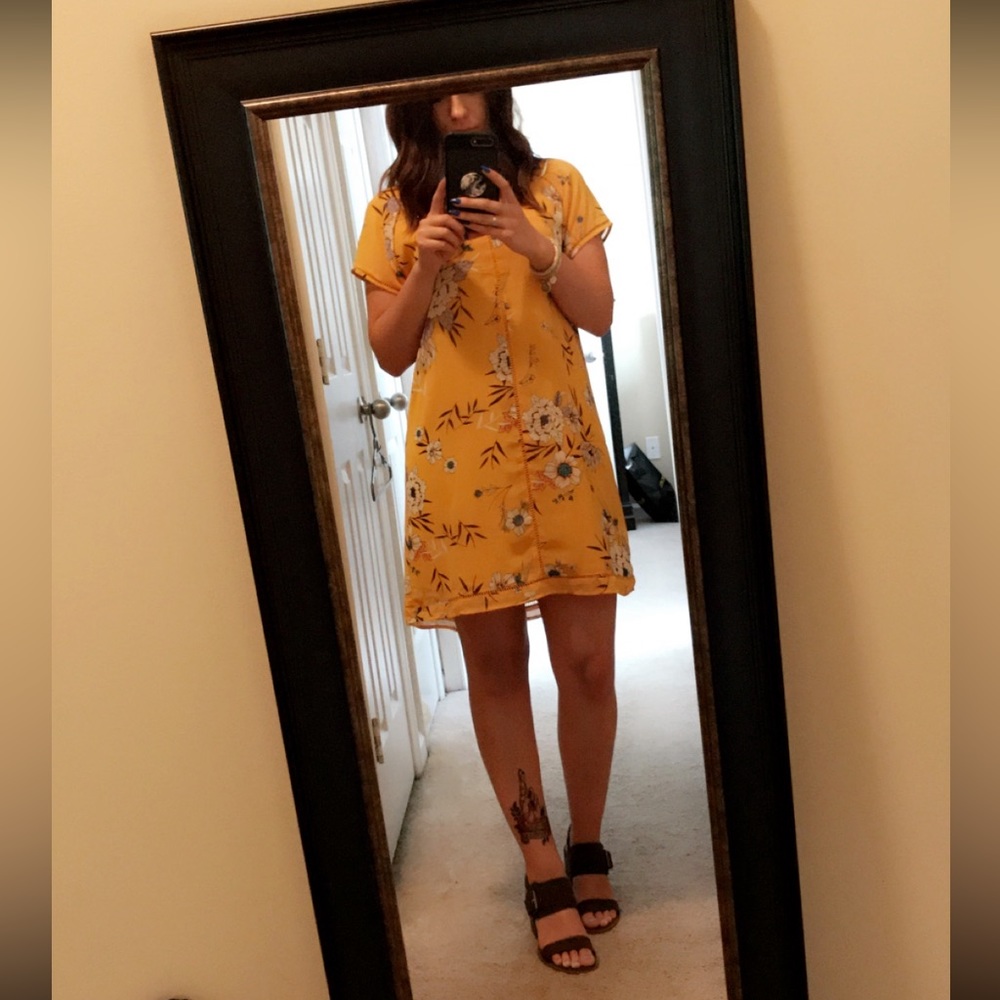 Francesca’s Miami Small Mustard Floral Lined Shift Dress